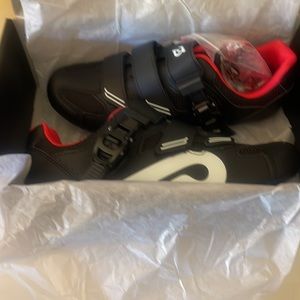 PELETON BIKE SHOES NEW in box size 40. Clips included - not yet attached